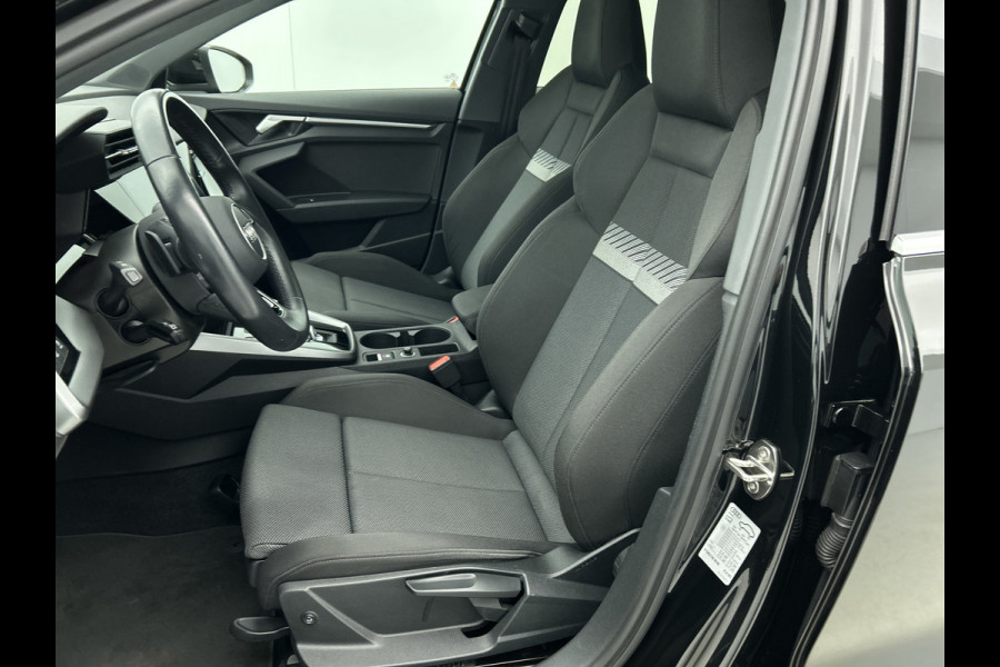 Audi A3 Limousine 30 TFSI Business edition (PANORAMADAK, AFNEEMBARE TREKHAAK, SPORTSTOELEN, 1e EIGENAAR)