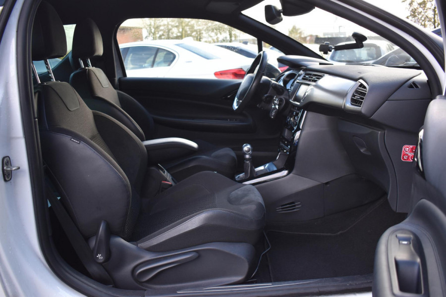 DS DS 3 1.2 PureTech So Chic Camera Airco Trekhaak