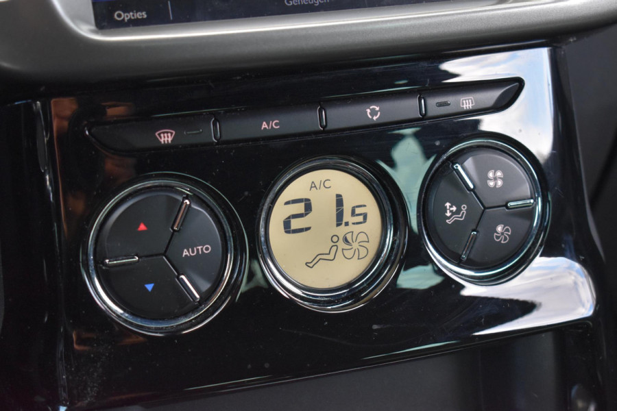 DS DS 3 1.2 PureTech So Chic Camera Airco Trekhaak