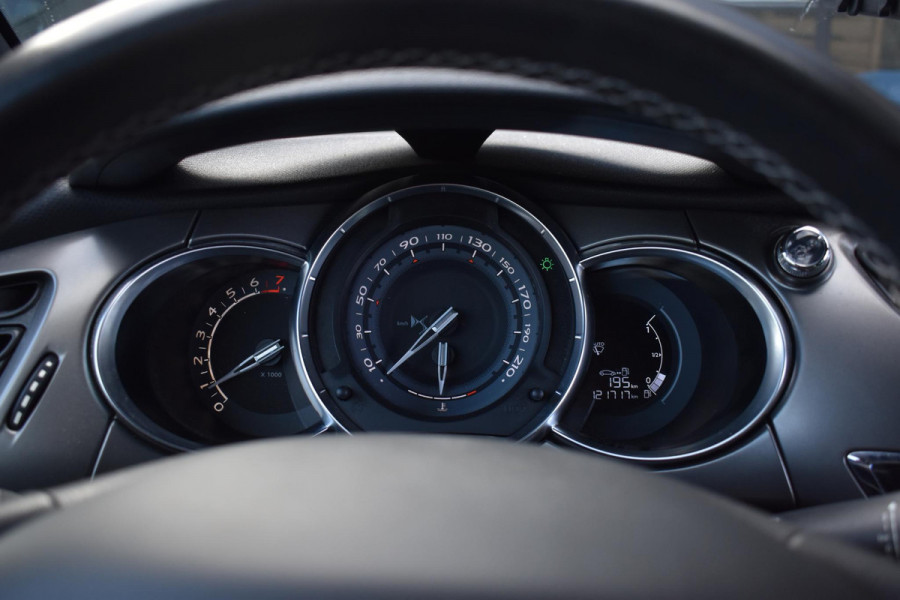 DS DS 3 1.2 PureTech So Chic Camera Airco Trekhaak