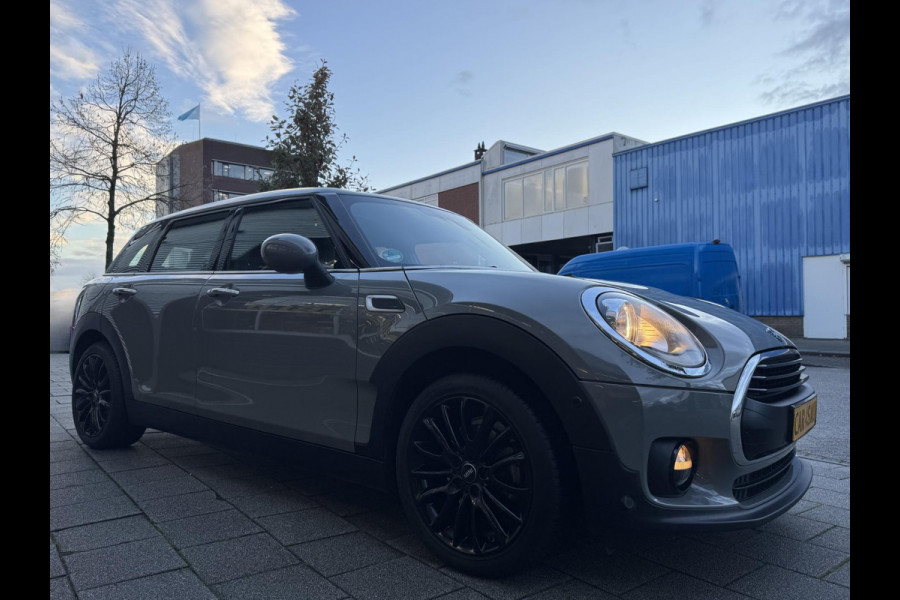 MINI Clubman 1.5 One Pepper II - Panorama dak I Airco I Sport velgen I PDC I Dealer onderhouden