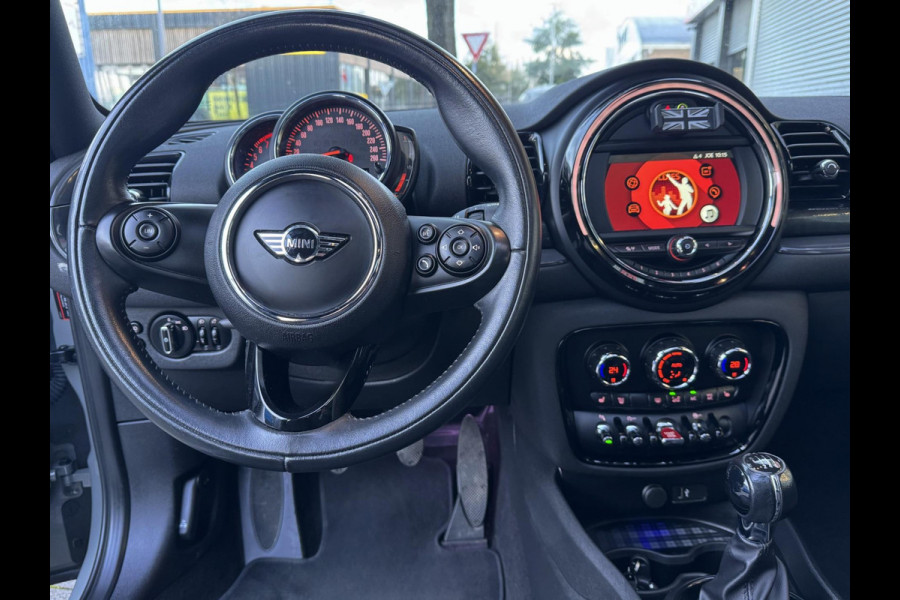 MINI Clubman 1.5 One Pepper II - Panorama dak I Airco I Sport velgen I PDC I Dealer onderhouden