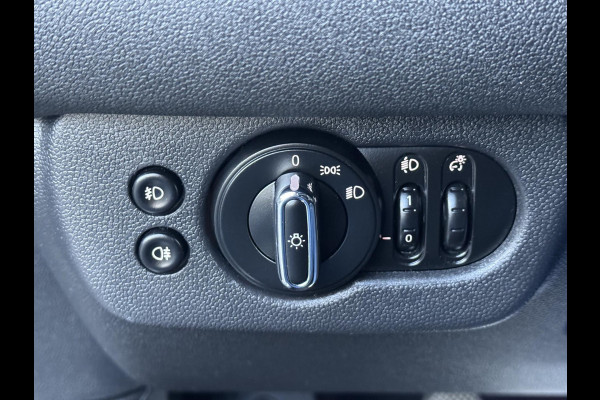 MINI Clubman 1.5 One Pepper II - Panorama dak I Airco I Sport velgen I PDC I Dealer onderhouden