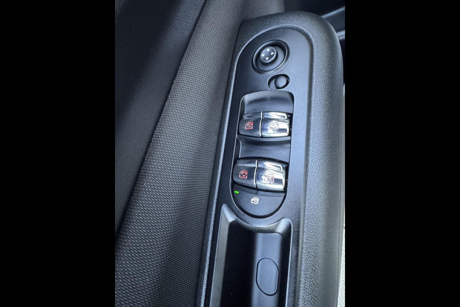 MINI Clubman 1.5 One Pepper II - Panorama dak I Airco I Sport velgen I PDC I Dealer onderhouden