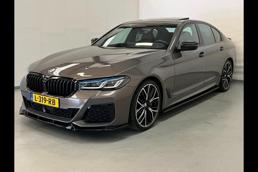 BMW 5 Serie 530i M Sport / Schuifdak / NL-auto / HUD / Laser