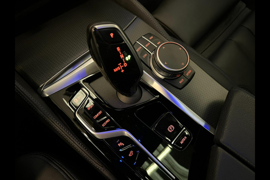 BMW 5 Serie 530i M Sport / Schuifdak / NL-auto / HUD / Laser