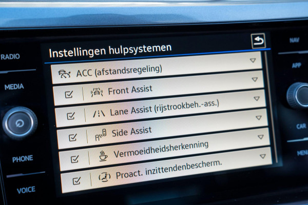 Volkswagen Taigo 1.0 TSI Style | Prijs rijklaar incl. 12 mnd garantie | IQ Light Stoelverw Camera Apple carplay/android auto