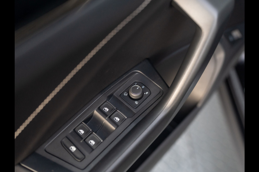 Volkswagen T-Roc 1.5 TSI R-Line Business | Black Style | Keyless | Elk. A-klep | Side Assist | IQ Light | Camera | Prijs Rijklaar!!