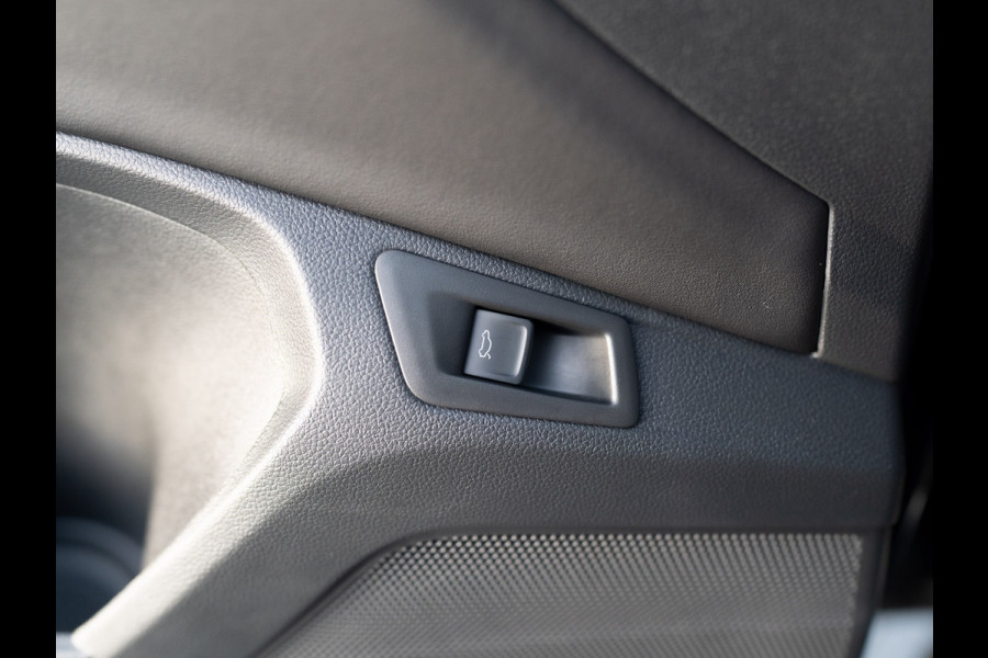 Volkswagen T-Roc 1.5 TSI R-Line Business | Black Style | Keyless | Elk. A-klep | Side Assist | IQ Light | Camera | Prijs Rijklaar!!