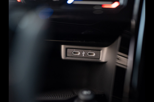 Volkswagen T-Roc 1.5 TSI R-Line Business | Black Style | Keyless | Elk. A-klep | Side Assist | IQ Light | Camera | Prijs Rijklaar!!