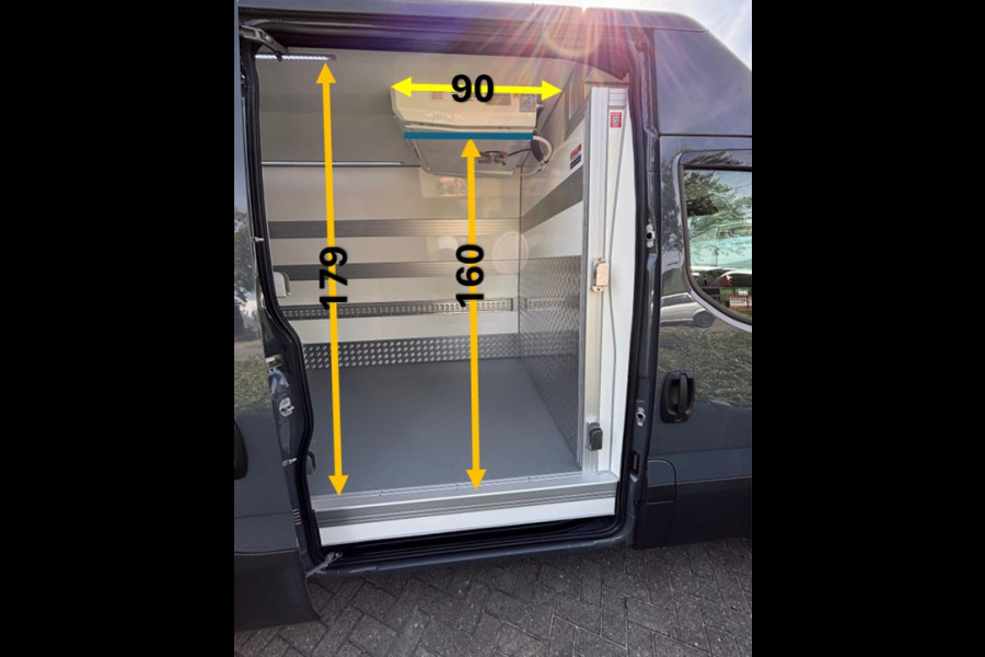 Iveco Daily 35S18HA L4H2 16M3 180PK KOELWAGEN KOELER KOEL KüHLWAGEN KüHLKOFFER FRIGO (ZIE OPMERKINGEN) NAVIGATIE ADAPTIVE CRUISE CONTROL LED  AIRCO ECC GEVEERDE BESTUURDERSSTOEL 270 GRADEN ACHTERDEUREN