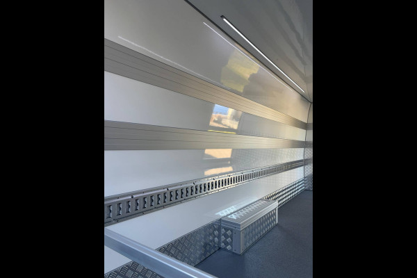 Iveco Daily 35S18HA L4H2 16M3 180PK KOELWAGEN KOELER KOEL KüHLWAGEN KüHLKOFFER FRIGO (ZIE OPMERKINGEN) NAVIGATIE ADAPTIVE CRUISE CONTROL LED  AIRCO ECC GEVEERDE BESTUURDERSSTOEL 270 GRADEN ACHTERDEUREN