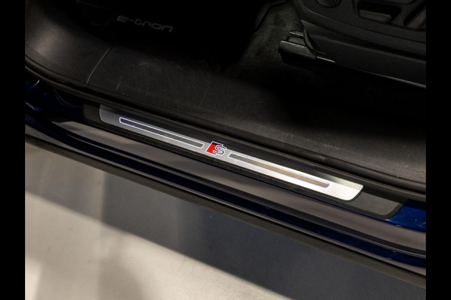 Audi e-tron 55 quattro S edition 95 kWh / 408pk / Panorama dak / Rondomzicht camera /