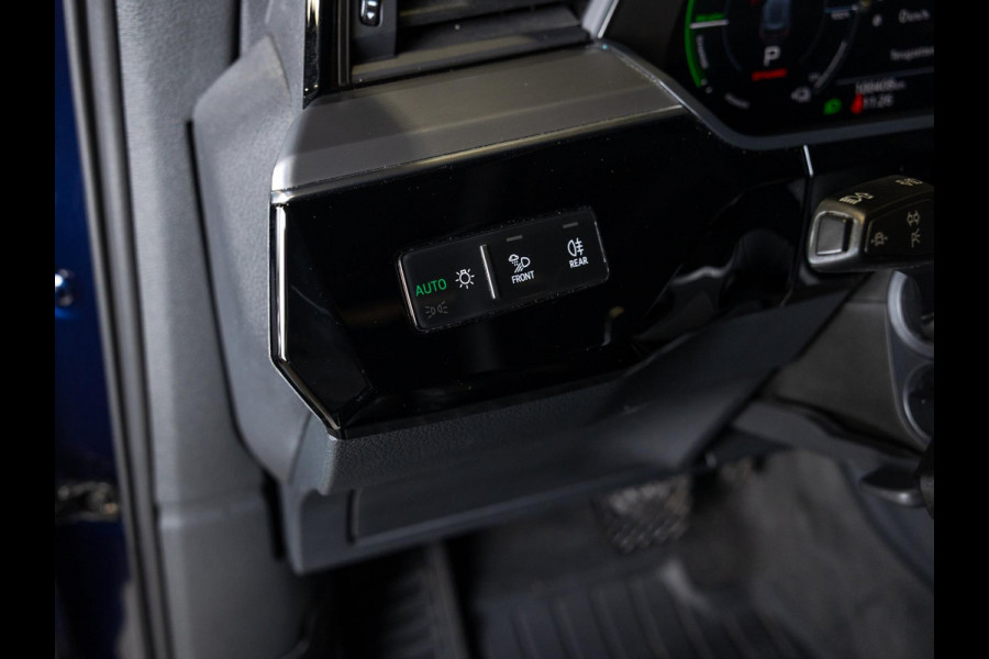 Audi e-tron 55 quattro S edition 95 kWh / 408pk / Panorama dak / Rondomzicht camera /