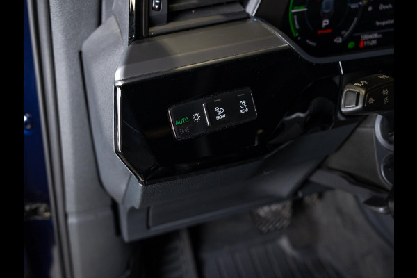 Audi e-tron 55 quattro S edition 95 kWh / 408pk / Panorama dak / Rondomzicht camera /