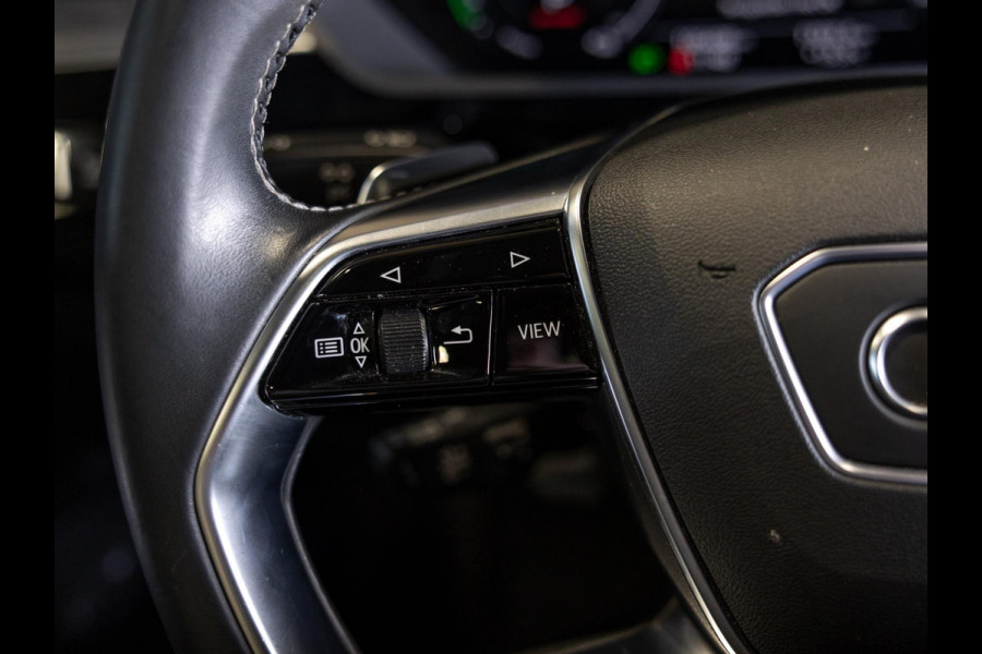 Audi e-tron 55 quattro S edition 95 kWh / 408pk / Panorama dak / Rondomzicht camera /