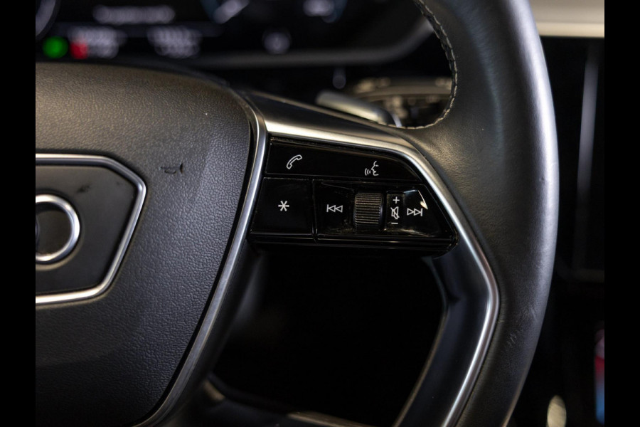 Audi e-tron 55 quattro S edition 95 kWh / 408pk / Panorama dak / Rondomzicht camera /
