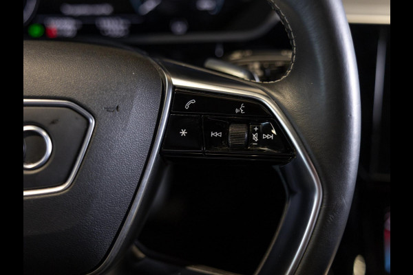 Audi e-tron 55 quattro S edition 95 kWh / 408pk / Panorama dak / Rondomzicht camera /