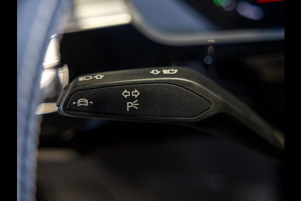 Audi e-tron 55 quattro S edition 95 kWh / 408pk / Panorama dak / Rondomzicht camera /