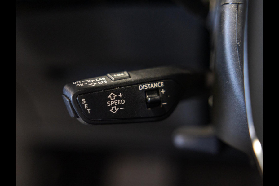 Audi e-tron 55 quattro S edition 95 kWh / 408pk / Panorama dak / Rondomzicht camera /