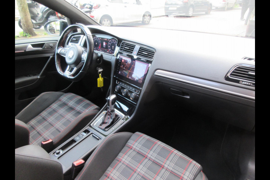 Volkswagen Golf 2.0 TSI GTI Performance Aut Virtual Camera Carplay Pano