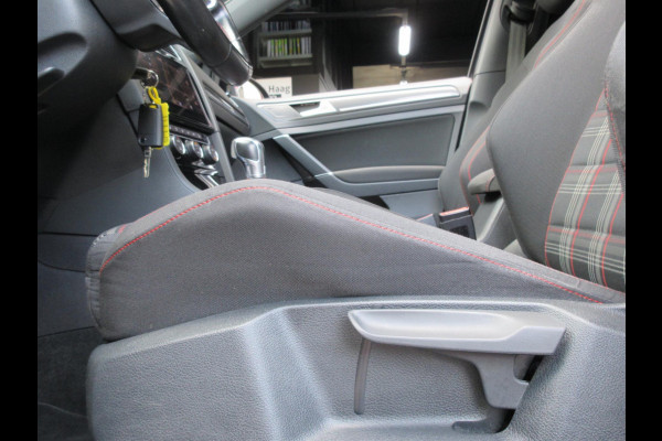 Volkswagen Golf 2.0 TSI GTI Performance Aut Virtual Camera Carplay Pano