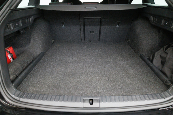 Škoda Octavia Combi 1.4 TSI RS iV PHEV 245 PK | Canton audio | Stoel-. Stuur-. en achterbankverw. | Headup | Sfeerverlichting, PDC V+A, Trekgewicht 1500 KG, Side assist, Camera, Elec. achterklep
