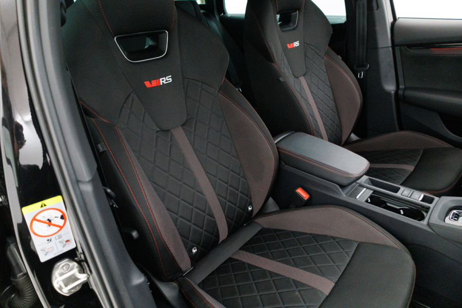 Škoda Octavia Combi 1.4 TSI RS iV PHEV 245 PK | Canton audio | Stoel-. Stuur-. en achterbankverw. | Headup | Sfeerverlichting, PDC V+A, Trekgewicht 1500 KG, Side assist, Camera, Elec. achterklep
