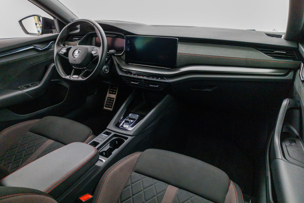 Škoda Octavia Combi 1.4 TSI RS iV PHEV 245 PK | Canton audio | Stoel-. Stuur-. en achterbankverw. | Headup | Sfeerverlichting, PDC V+A, Trekgewicht 1500 KG, Side assist, Camera, Elec. achterklep