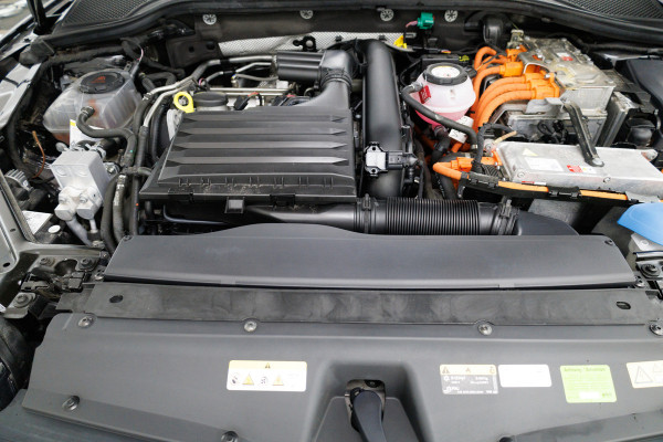 Škoda Octavia Combi 1.4 TSI RS iV PHEV 245 PK | Canton audio | Stoel-. Stuur-. en achterbankverw. | Headup | Sfeerverlichting, PDC V+A, Trekgewicht 1500 KG, Side assist, Camera, Elec. achterklep