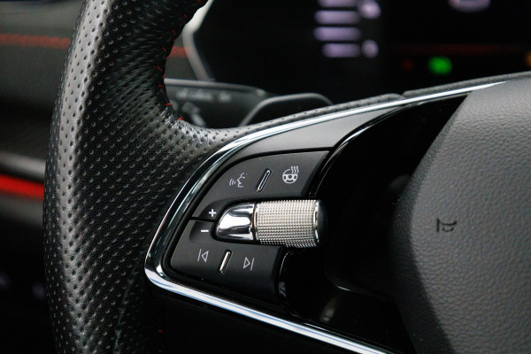 Škoda Octavia Combi 1.4 TSI RS iV PHEV 245 PK | Canton audio | Stoel-. Stuur-. en achterbankverw. | Headup | Sfeerverlichting, PDC V+A, Trekgewicht 1500 KG, Side assist, Camera, Elec. achterklep