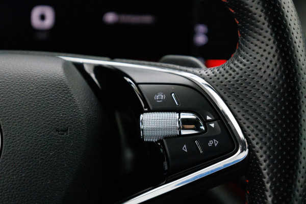 Škoda Octavia Combi 1.4 TSI RS iV PHEV 245 PK | Canton audio | Stoel-. Stuur-. en achterbankverw. | Headup | Sfeerverlichting, PDC V+A, Trekgewicht 1500 KG, Side assist, Camera, Elec. achterklep