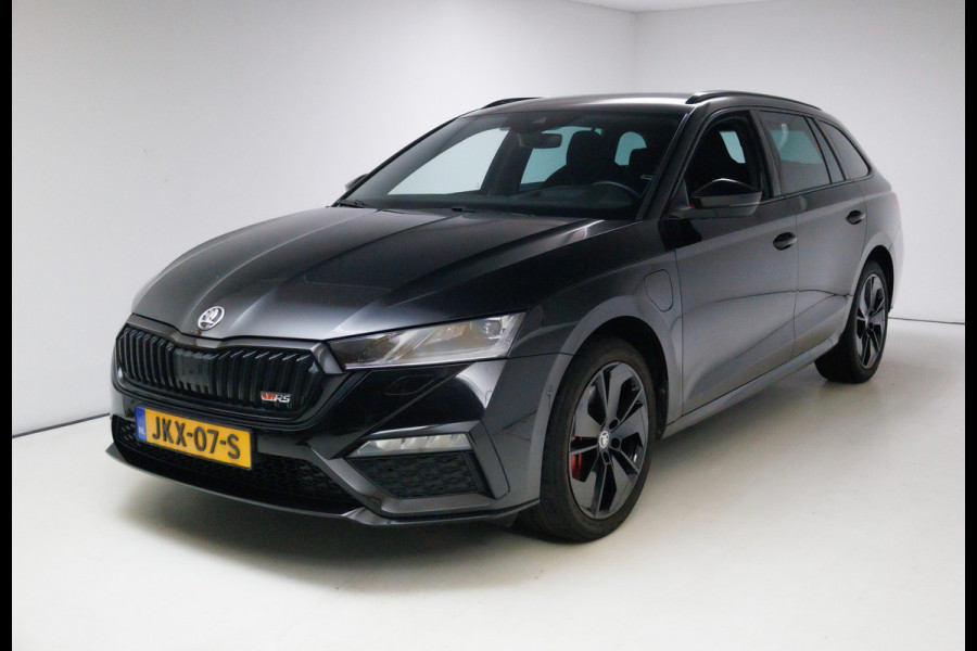 Škoda Octavia Combi 1.4 TSI RS iV PHEV 245 PK | Canton audio | Stoel-. Stuur-. en achterbankverw. | Headup | Sfeerverlichting, PDC V+A, Trekgewicht 1500 KG, Side assist, Camera, Elec. achterklep