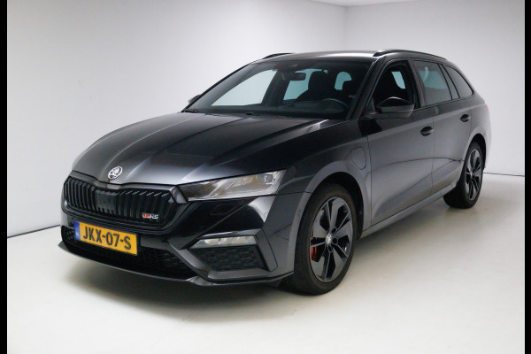Škoda Octavia Combi 1.4 TSI RS iV PHEV 245 PK | Canton audio | Stoel-. Stuur-. en achterbankverw. | Headup | Sfeerverlichting, PDC V+A, Trekgewicht 1500 KG, Side assist, Camera, Elec. achterklep