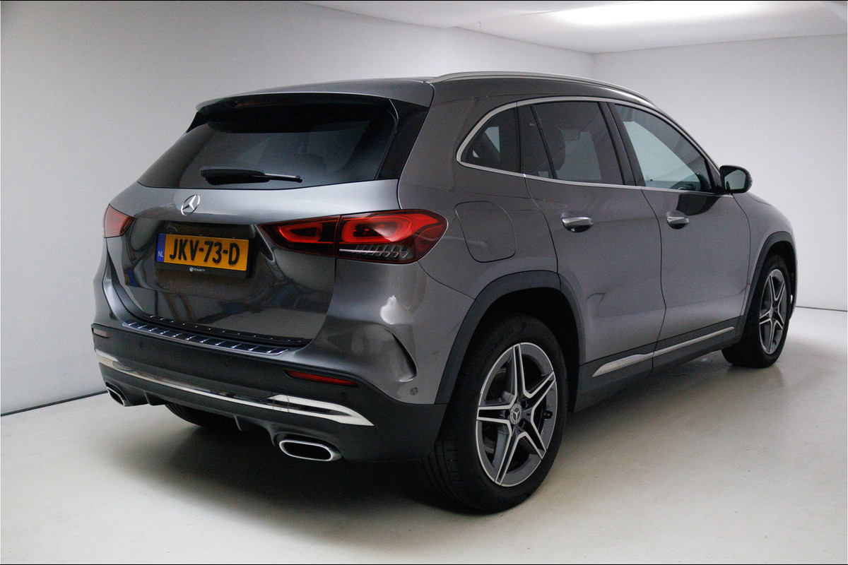 Mercedes-Benz GLA 250 e AMG Line | Panoramadak | Wegklapbare Trekhaak | Adaptive Cruise Elektrische achterklep, Stoelverwarming, Camera, Sfeerverlichting, Navigatie