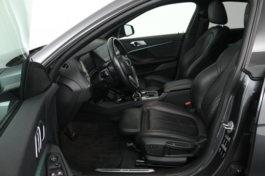 BMW 2 Serie Gran Coupé 218i Business Edition Plus (PANORAMADAK, STOELVERWARMING, ACHTERUITRIJCAMERA, CRUISE CONTROL, NAVIGATIE)