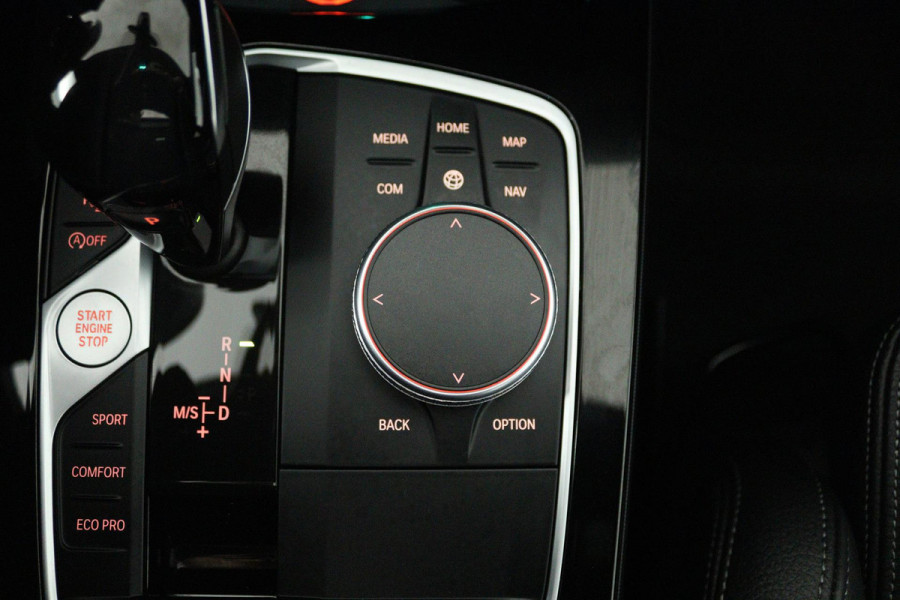 BMW 2 Serie Gran Coupé 218i Business Edition Plus (PANORAMADAK, STOELVERWARMING, ACHTERUITRIJCAMERA, CRUISE CONTROL, NAVIGATIE)