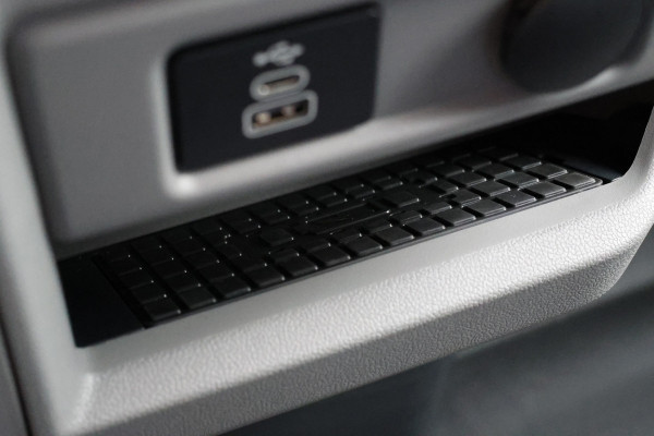 Ford Transit Custom 320 2.0 TDCI L2H1 Sport 170 PK DC | Dubbel Cabine | B&O | ACC | Blind Spot | Navigatie | Camera | CarPlay | Lane Assist | Trekhaak | BPM VRIJ | Verlengde fabrieksgarantie tot 12-2029