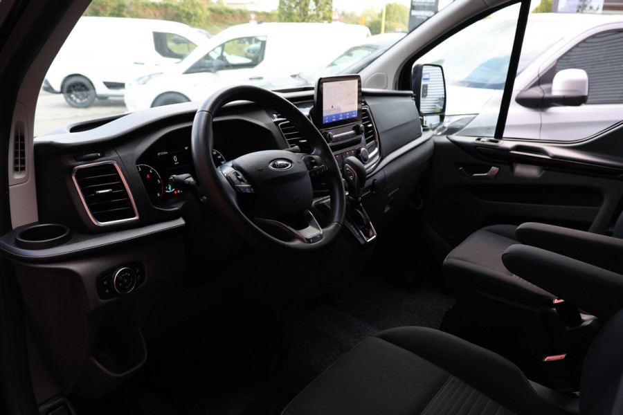 Ford Transit Custom 300 2.0 TDCI L2H1 170 PK Limited DC | CarPlay | Camera | Navigatie | L+R Schuifdeur | Stoelverwarming | Trekhaak | DAB | PDC V+A | MF Stuur | Dubbel Cabine | 5-Zitter | Nieuwe APK | Dealer onderhouden