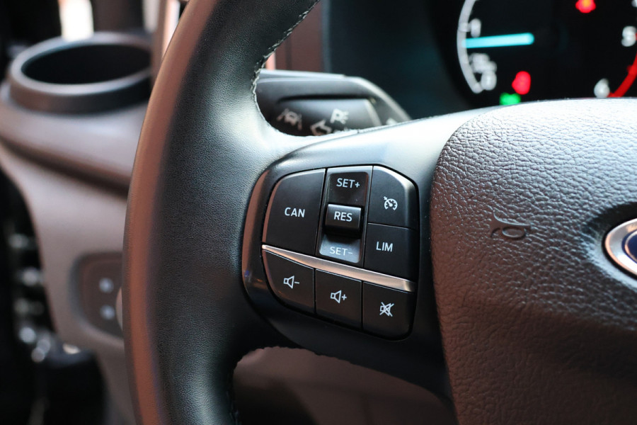 Ford Transit Custom 300 2.0 TDCI L2H1 170 PK Limited DC | CarPlay | Camera | Navigatie | L+R Schuifdeur | Stoelverwarming | Trekhaak | DAB | PDC V+A | MF Stuur | Dubbel Cabine | 5-Zitter | Nieuwe APK | Dealer onderhouden