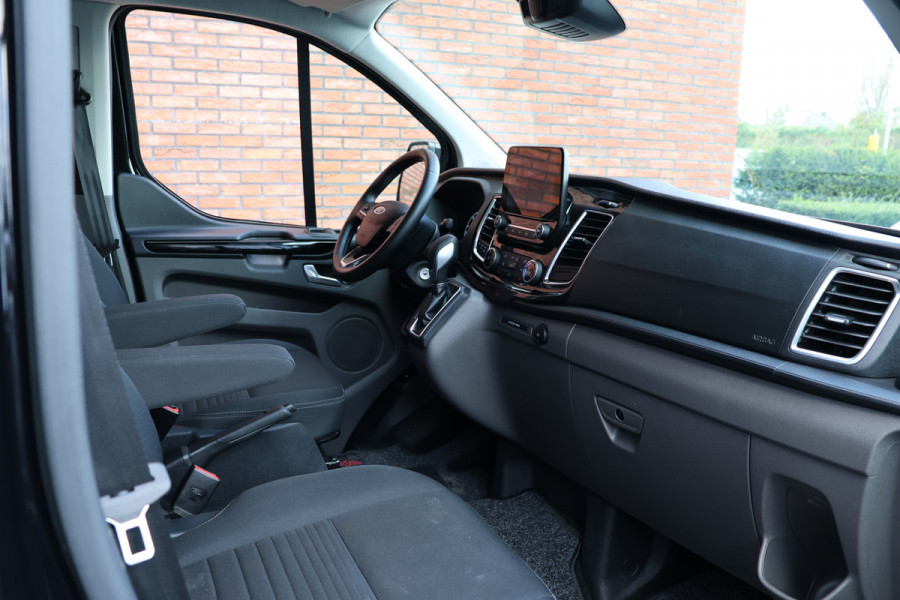 Ford Transit Custom 300 2.0 TDCI L2H1 170 PK Limited DC | CarPlay | Camera | Navigatie | L+R Schuifdeur | Stoelverwarming | Trekhaak | DAB | PDC V+A | MF Stuur | Dubbel Cabine | 5-Zitter | Nieuwe APK | Dealer onderhouden