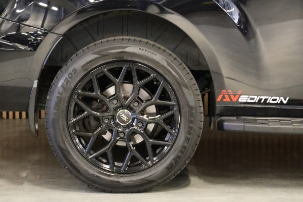 Ford Transit Custom 300 2.0 TDCI L2H1 170 PK Limited DC | CarPlay | Camera | Navigatie | L+R Schuifdeur | Stoelverwarming | Trekhaak | DAB | PDC V+A | MF Stuur | Dubbel Cabine | 5-Zitter | Nieuwe APK | Dealer onderhouden