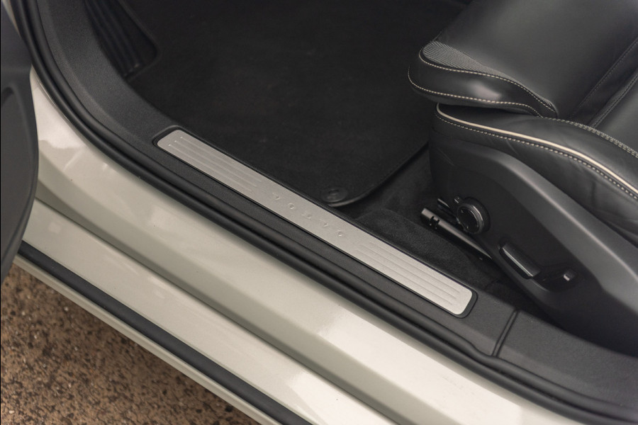 Volvo V60 B3 Aut. R-Design Stoelverwarming Leder Panoramadak 163pk