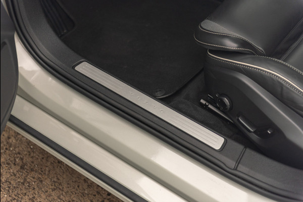 Volvo V60 B3 Aut. R-Design Stoelverwarming Leder Panoramadak 163pk