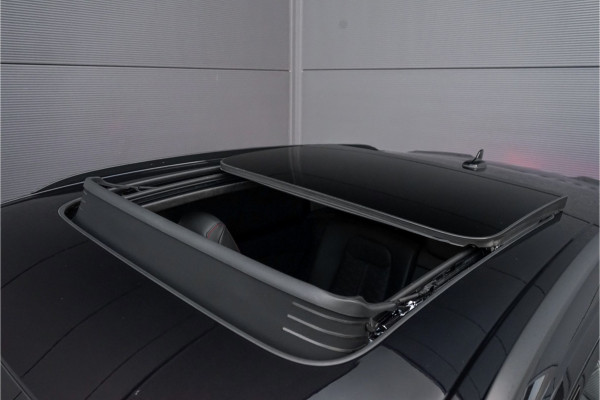 Audi Q8 4.0 TFSI RS Q8 Quattro Dynamic+ Keramisch Pano B&O Trekhaak Alcantara 23"