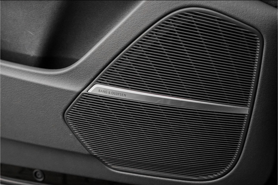 Audi Q8 4.0 TFSI RS Q8 Quattro Dynamic+ Keramisch Pano B&O Trekhaak Alcantara 23"