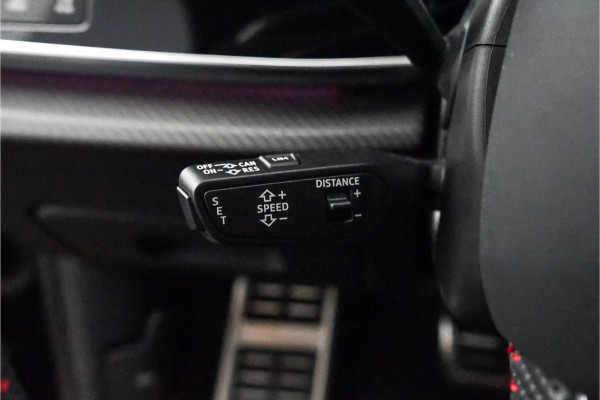 Audi Q8 4.0 TFSI RS Q8 Quattro Dynamic+ Keramisch Pano B&O Trekhaak Alcantara 23"