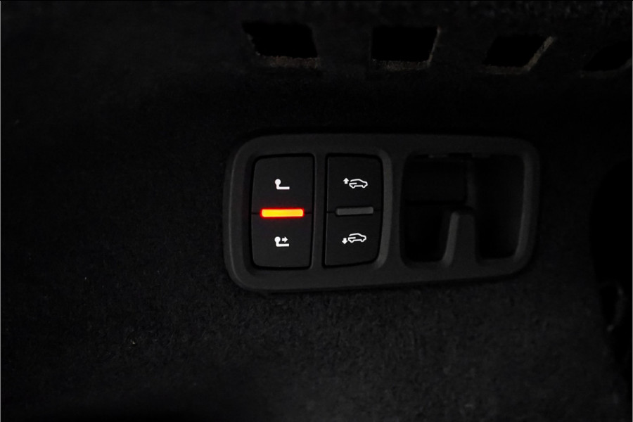 Audi Q8 4.0 TFSI RS Q8 Quattro Dynamic+ Keramisch Pano B&O Trekhaak Alcantara 23"