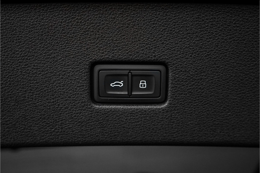 Audi Q8 4.0 TFSI RS Q8 Quattro Dynamic+ Keramisch Pano B&O Trekhaak Alcantara 23"