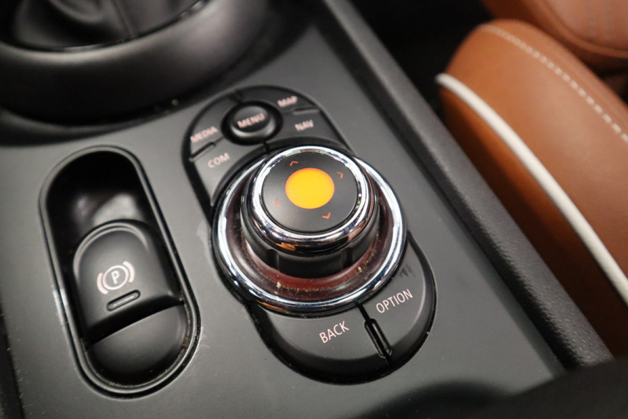 MINI Clubman 1.5 Cooper Business Edition Cruise/Climate panoramadak Navi Luxe Leder 24 maanden garantie mogelijk (*vraag naar de voorwaarden)